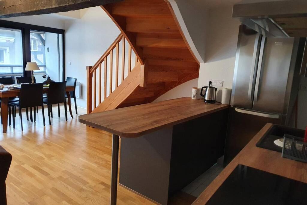 Appartement Exceptionnel 4 Etoiles Hyper Centre Albi 65 M2 Au 4Eme Etage Sans Ascenseur Avec Une Tour Du 12Eme Siecle מראה חיצוני תמונה