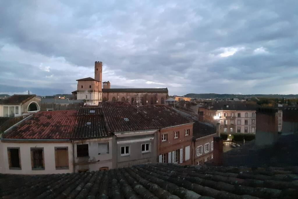 Appartement Exceptionnel 4 Etoiles Hyper Centre Albi 65 M2 Au 4Eme Etage Sans Ascenseur Avec Une Tour Du 12Eme Siecle מראה חיצוני תמונה